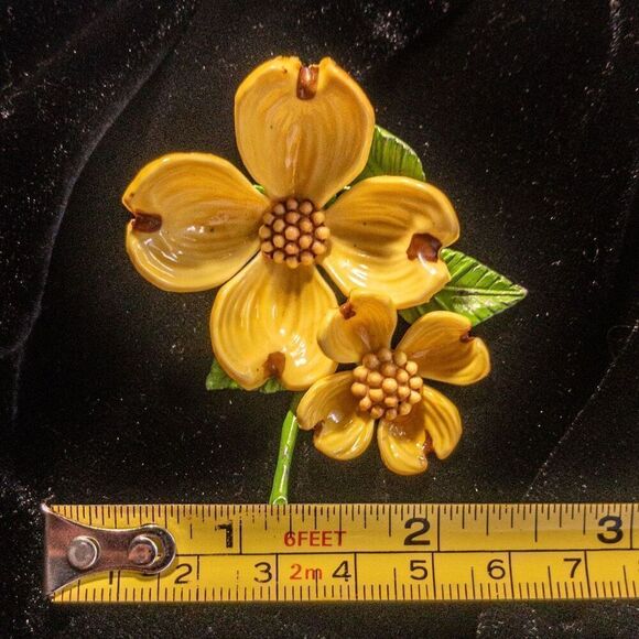 Mid Century Vintage Celluloid Yellow Dogwood Brooch Pin - Picture 7 of 7